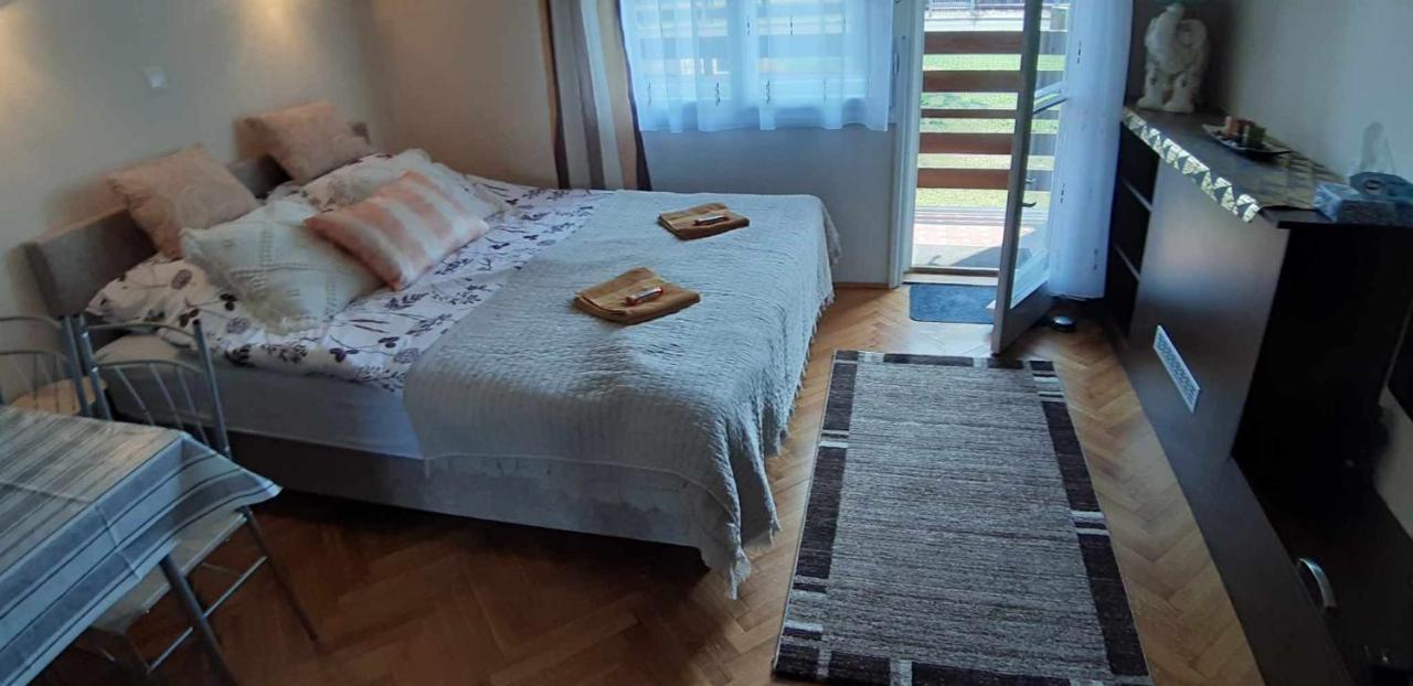 Rosy Apartman Lägenhet Vonyarcvashegy Exteriör bild