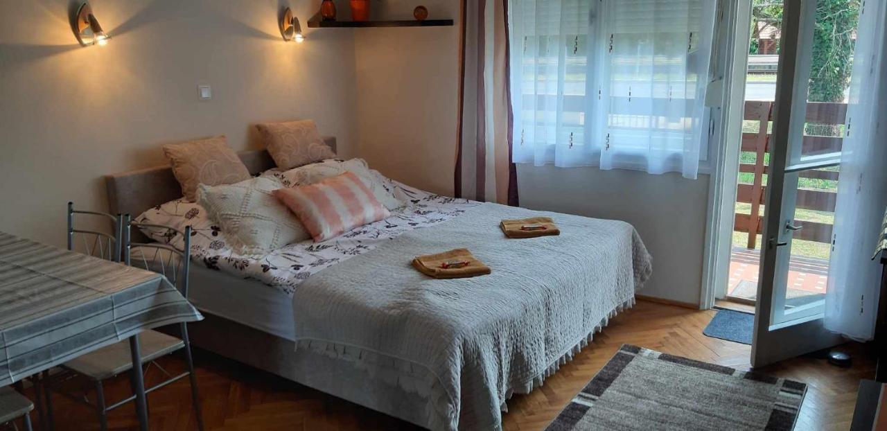 Rosy Apartman Lägenhet Vonyarcvashegy Exteriör bild